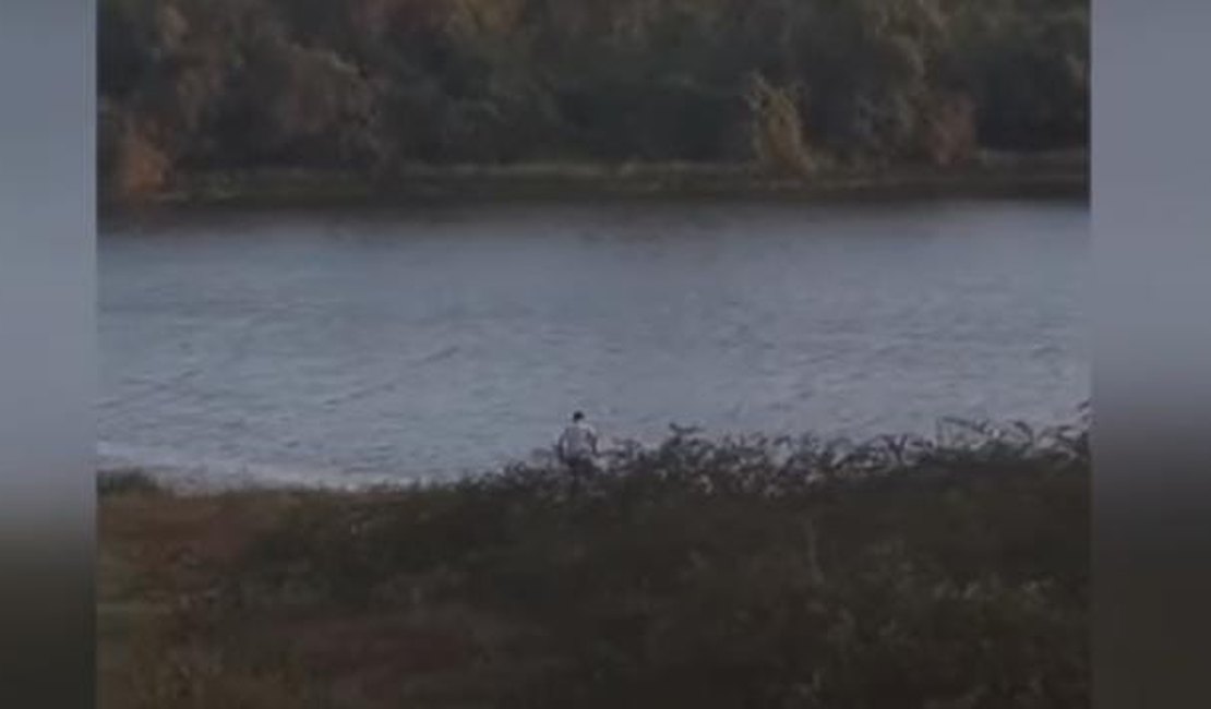 VÍDEO: Homem atravessa Lago da Perucaba nadando para chegar mais rápido ao show do Bell Marques