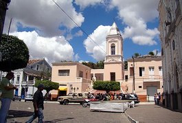 Criança morre e outra fica ferida ao caírem de penhasco no Sertão