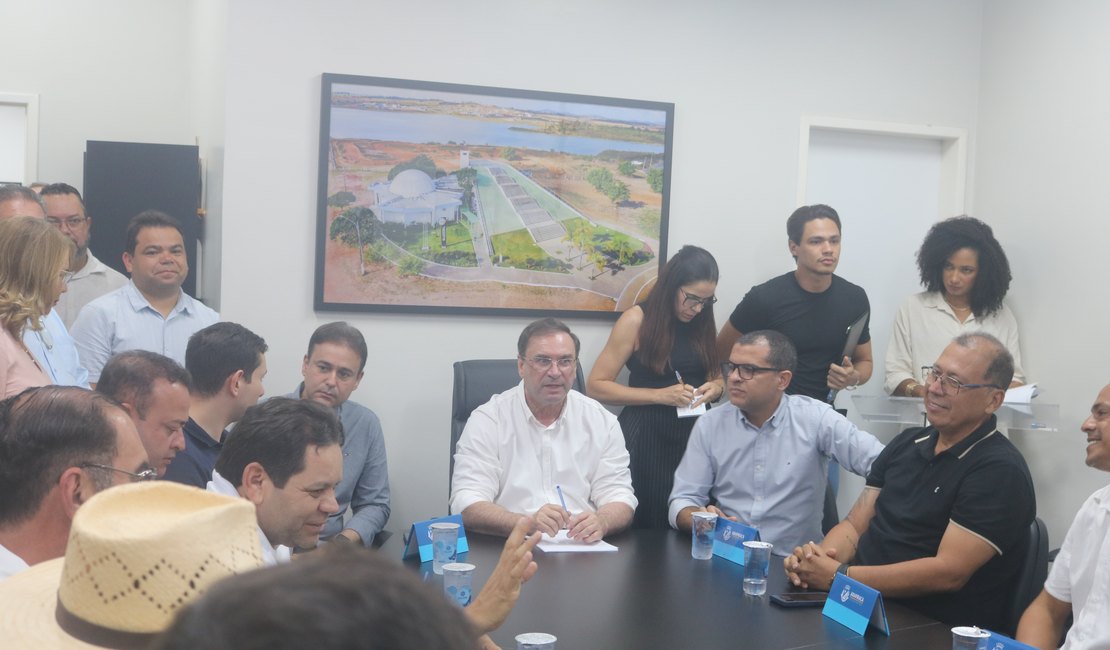 Vídeo. Prefeito Luciano anuncia pavimentação de novos bairros e avanço de obras em Arapiraca