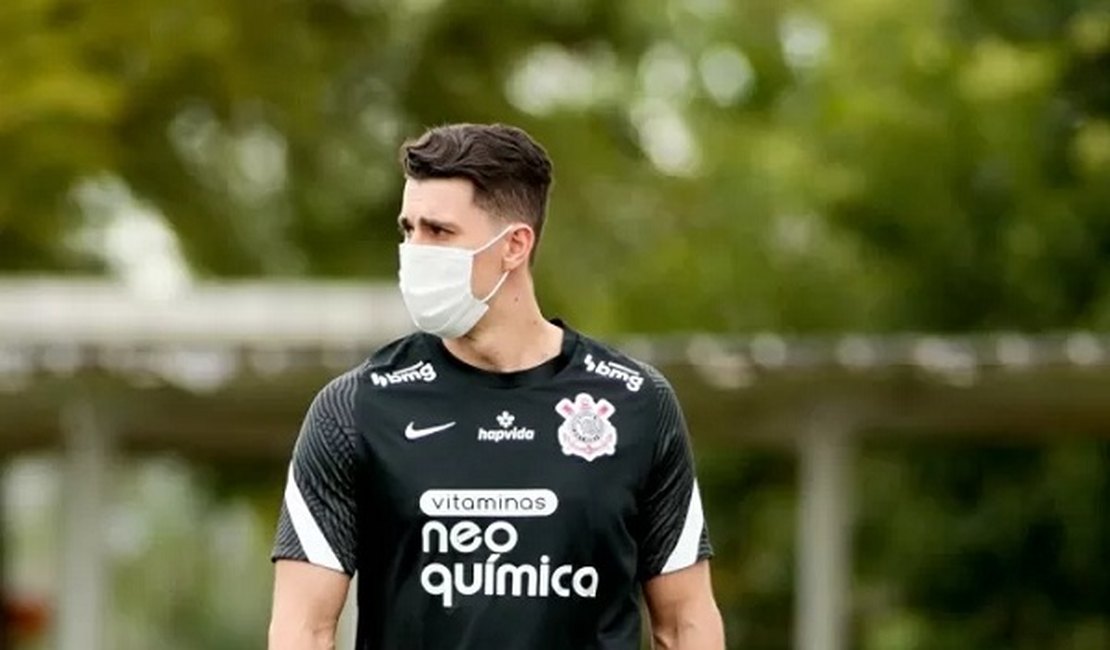 Corinthians decide rescindir contrato de jogador após fala racista