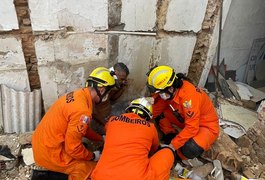 Pedreiro fica ferido após parede de casa cair sobre ele, em Maceió