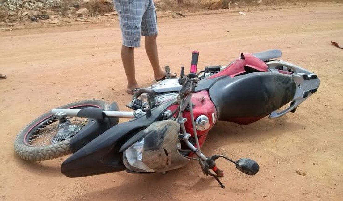 Homem perde controle de Moto e tomba próximo ao Lago da Perucaba