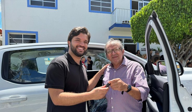 Prefeitura de Traipu entrega novos veículos para Saúde e Educação e motocicletas para GM e SMTT