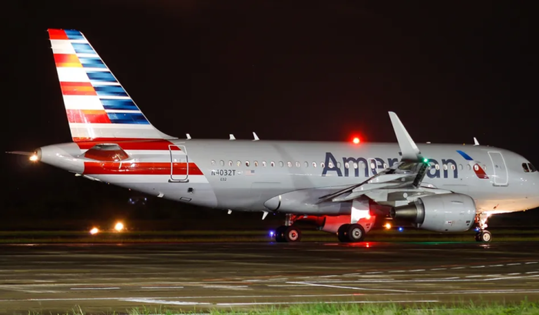 Avião atrasa após passageiro renomear Wi-Fi para ‘tem uma bomba no voo’