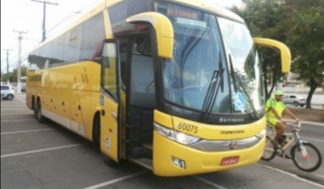 Bandidos armados fazem arrastão em ônibus interestadual na BR-104