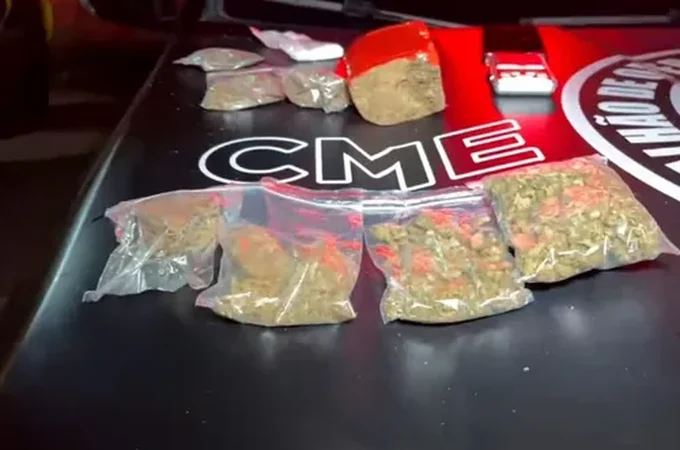 Sonic, suspeito de tráfico de drogas é preso ao ser flagrado com 1 kg de maconha e cocaína em Maceió