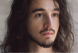 Após mais de um ano sumido da mídia, Tiago Iorc lança álbum visual