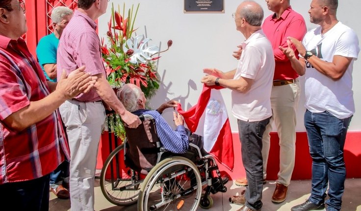 Prefeito Ronaldo Lopes inaugura sede da Secretaria de Esportes e recupera patrimônio do Sport Club Penedense