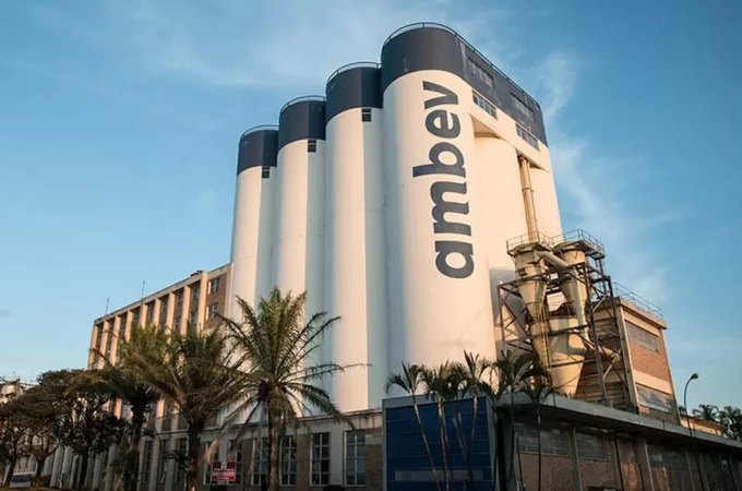 Dois funcionários da Ambev morrem após vazamento de gás em unidade do RJ