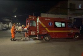 Colisão entre moto e carro deixa jovem ferido no bairro Ouro Preto