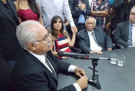 Teófilo garante quitar salários de dezembro e pagar o 13º