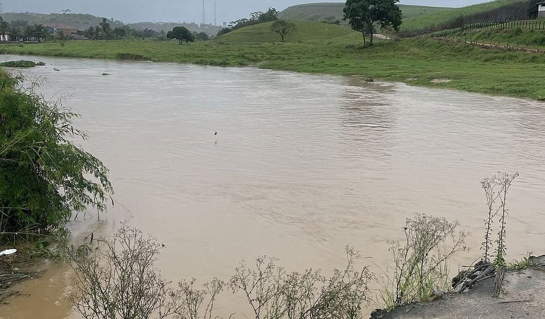 Após fortes chuvas, Defesa Civil monitora nível do rio Mundaú, em Alagoas