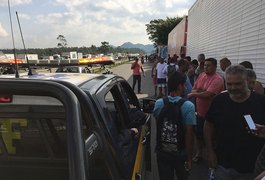 Mesmo com acordo, caminhoneiros mantêm protestos nas rodovias federais