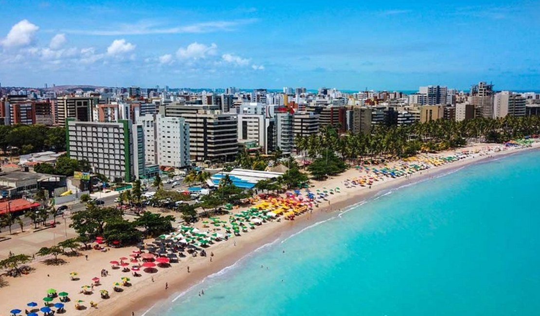 Homem em situação de rua sofre tentativa de assassinato ao lado da Praça Sete Coqueiros, em Maceió