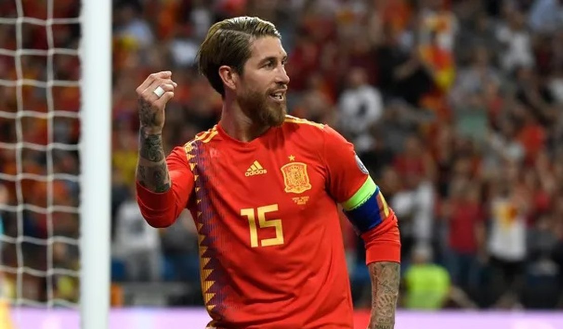 Sergio Ramos, zagueiro do PSG, anuncia aposentadoria da seleção espanhola e critica técnico