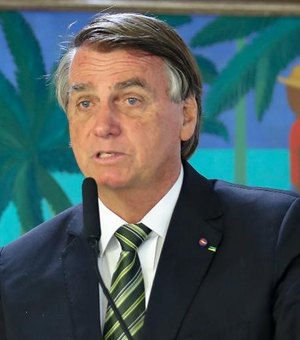 Bolsonaro desmente informações passadas pelo PT sobre o salário mínimo, 13º e férias