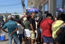 Clientes reclamam da demora no atendimento e descaso no Banco Itaú, em Arapiraca