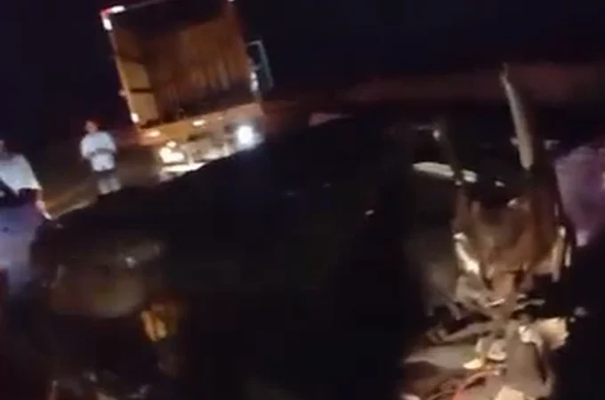 Jovem de 24 anos morre em colisão entre carro e caminhão, em Marechal Deodoro