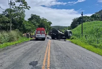 Acidente envolvendo quatro veículos deixa feridos e interdita trecho da AL-424 entre Cajueiro e Viçosa