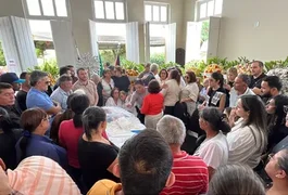 Sob forte comoção, familiares e amigos dão o último adeus ao ex-prefeito de Quebrangulo, Marcelo Lima