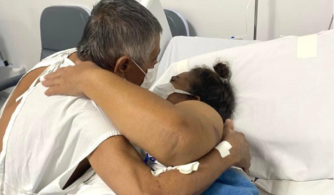 Casal internado com Covid-19 comemora 50 anos de matrimônio em hospital de Alagoas