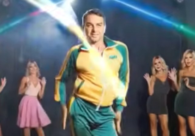 Neta de Lula ironiza Flávio Bolsonaro com vídeo da 'dança da rachadinha'; assista