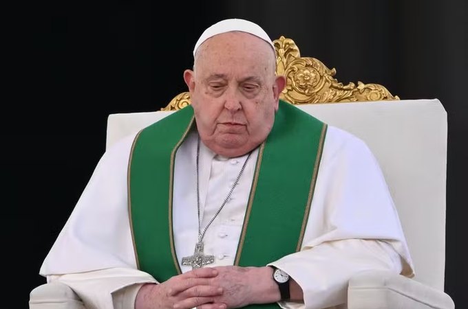 Papa sofreu dois episódios de insuficiência respiratória aguda, diz Vaticano