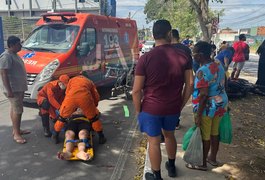 VÍDEO. Motorista não respeita sinalização, colide com motocicleta e deixa homem ferido na Avenida Ceci Cunha, em Arapiraca