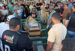 Sepultamento do radialista e humorista José Wanderson é realizado em Arapiraca
