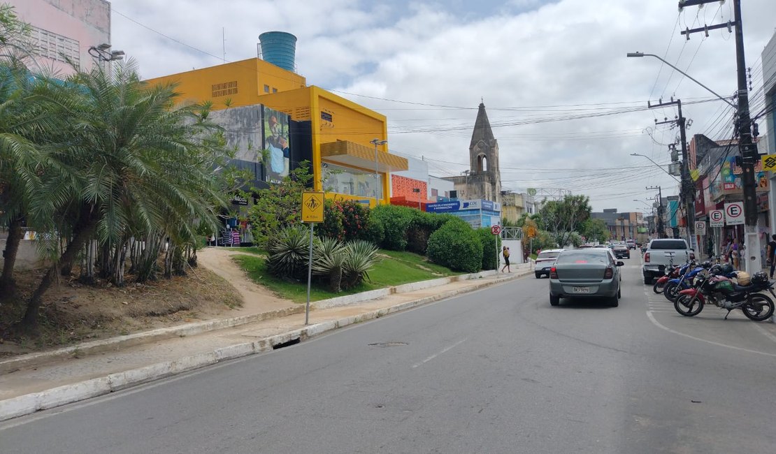 Centro comercial de Arapiraca abre parcialmente no feriado nacional