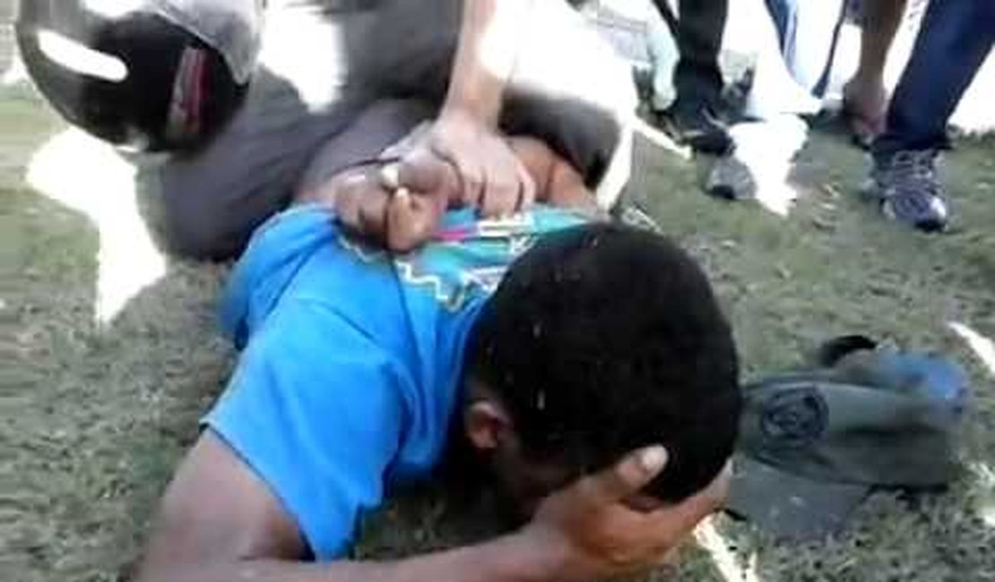 População espanca suspeito de estuprar criança em Maceió