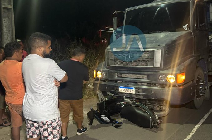 Motociclista morre após colisão com caçamba na AL-110, em São Sebastião