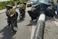 Motorista perde controle de veículo e bate em poste, na capital alagoana