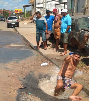 Vídeo. Moradores protestam contra vazamento de água em Arapiraca