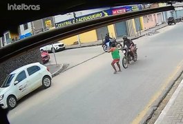 Mulher é atropelada por motocicleta no centro de Arapiraca