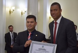 Parlamento alagoano realiza homenagens ao goleiro Dida