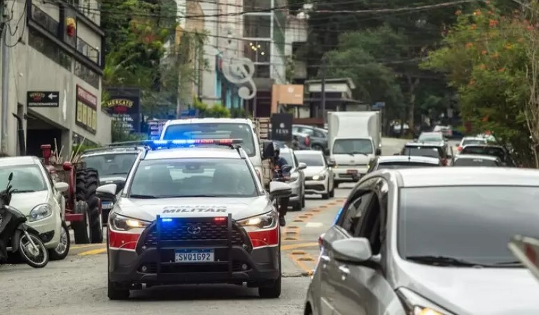 Mulher é morta a tiros em SP e ex-namorado é preso horas depois em pedágio