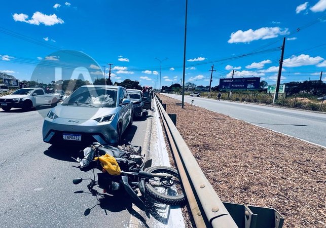 Engavetamento envolvendo quatro carros e uma moto é registrado na AL-220, em Arapiraca