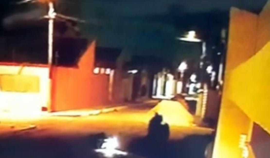 VÍDEO: Pedestre imobilizou assaltante preso no Verdes Campos com mata-leão: 'Gosto de assistir MMA'