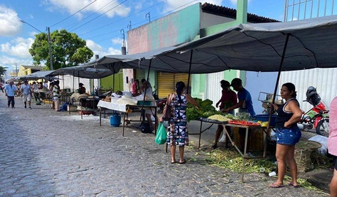 Após liberação, órgãos municipais fiscalizam feiras livres para evitar aglomerações