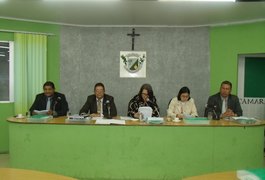 Vereadores cobram explicação sobre proibição de fiscalizar posto de saúde