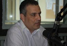 Secretário diz que PMs envolvidos em abordagem a estudante foram agredidos