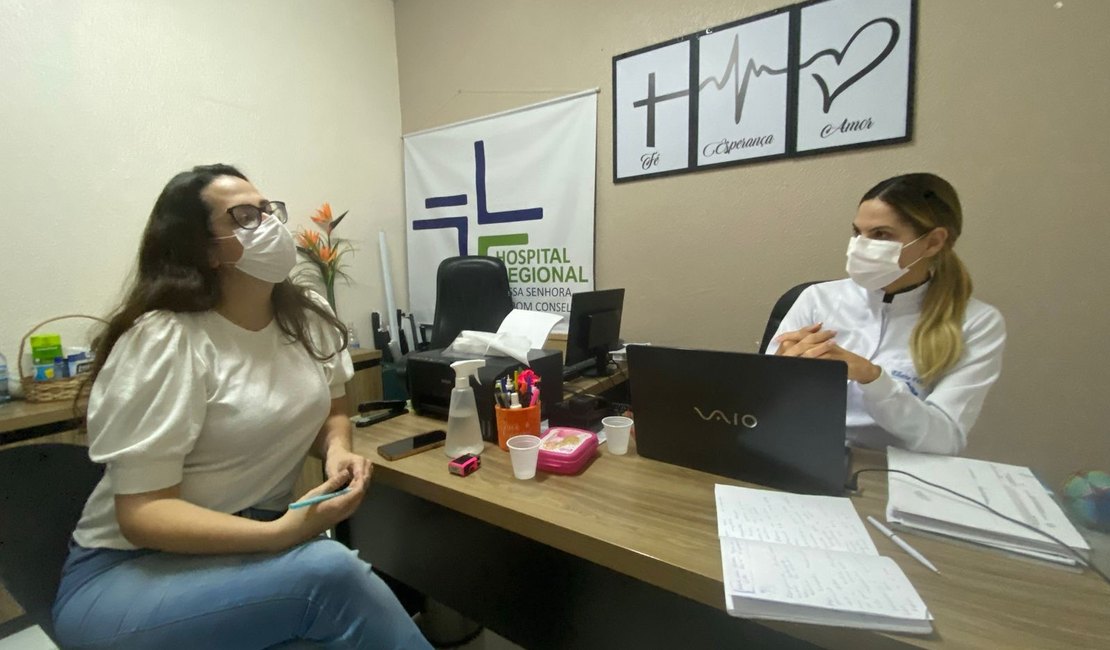 Mães do Hospital Regional de Arapiraca recebem desenhos da placenta de seus filhos