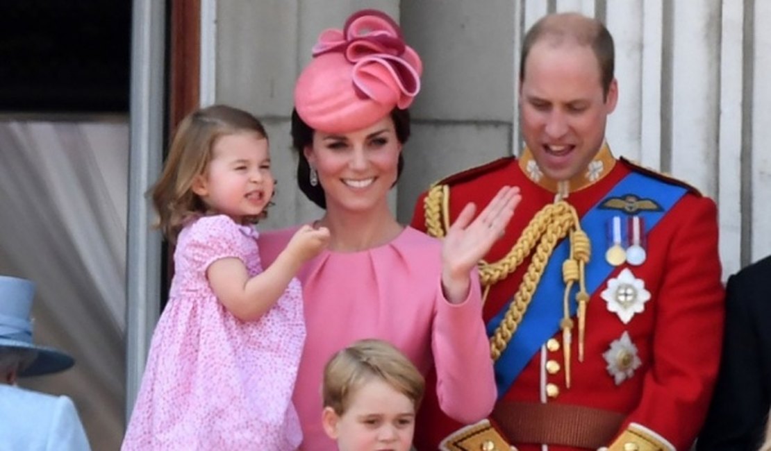 Príncipe William e Kate anunciam que estão esperando 3º filho