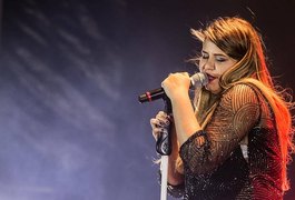Marília Mendonça diz estar feliz e nega sofrimento com término de namoro