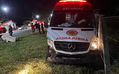 Colisão entre carro e ambulância do SAMU deixa médico ferido na BR 316