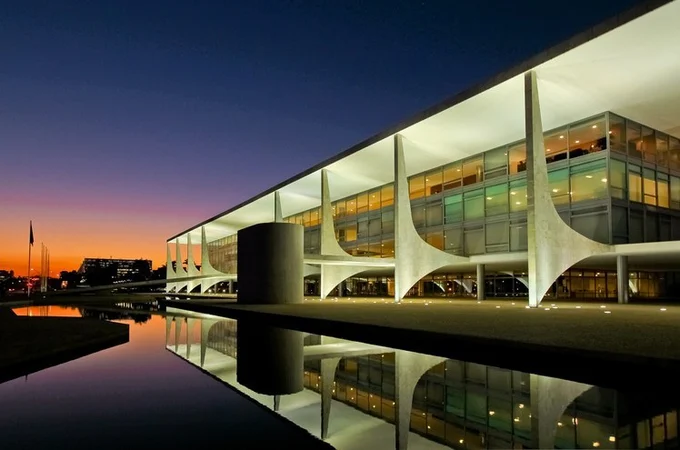 Homem tenta subir rampa do Palácio do Planalto duas vezes na madrugada