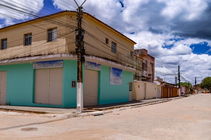 Prefeito Luciano Barbosa realiza, nesta sexta (24), a entrega da drenagem e pavimentação de 7 ruas do bairro Jardim Tropical