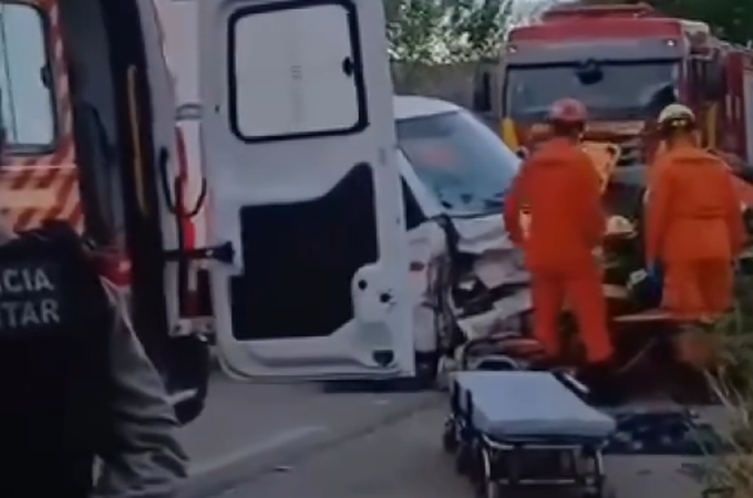 Três pessoas são socorridas após colisão entre dois veículos em União dos Palmares