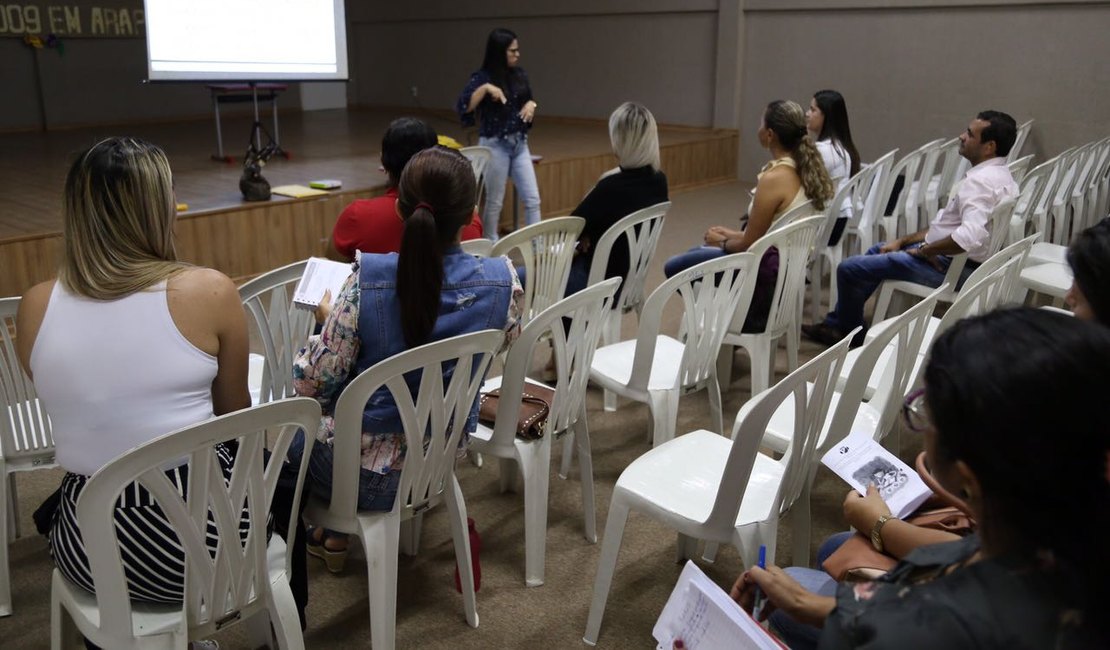 Profissionais da rede municipal são capacitados em curso de libras